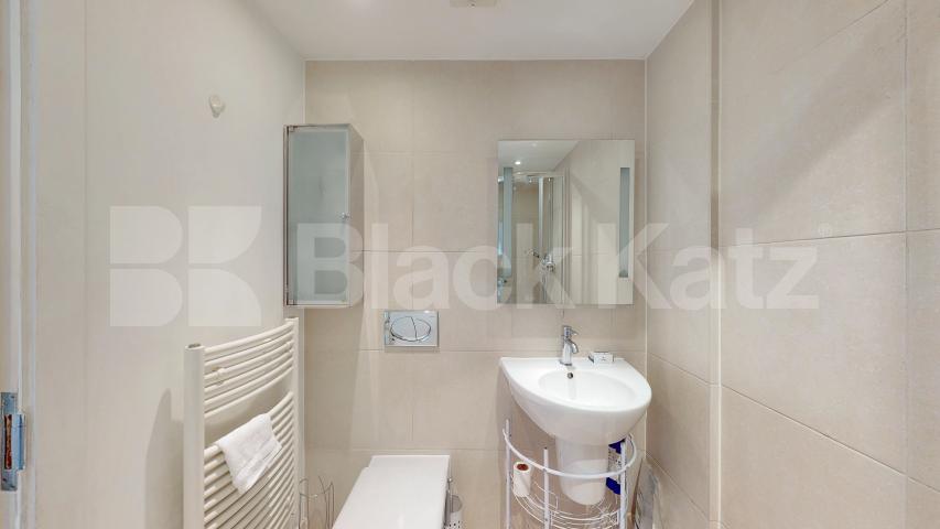 Bright & Spacious 2 Bed Apartment Moments from King’s Cross York Way, Holloway